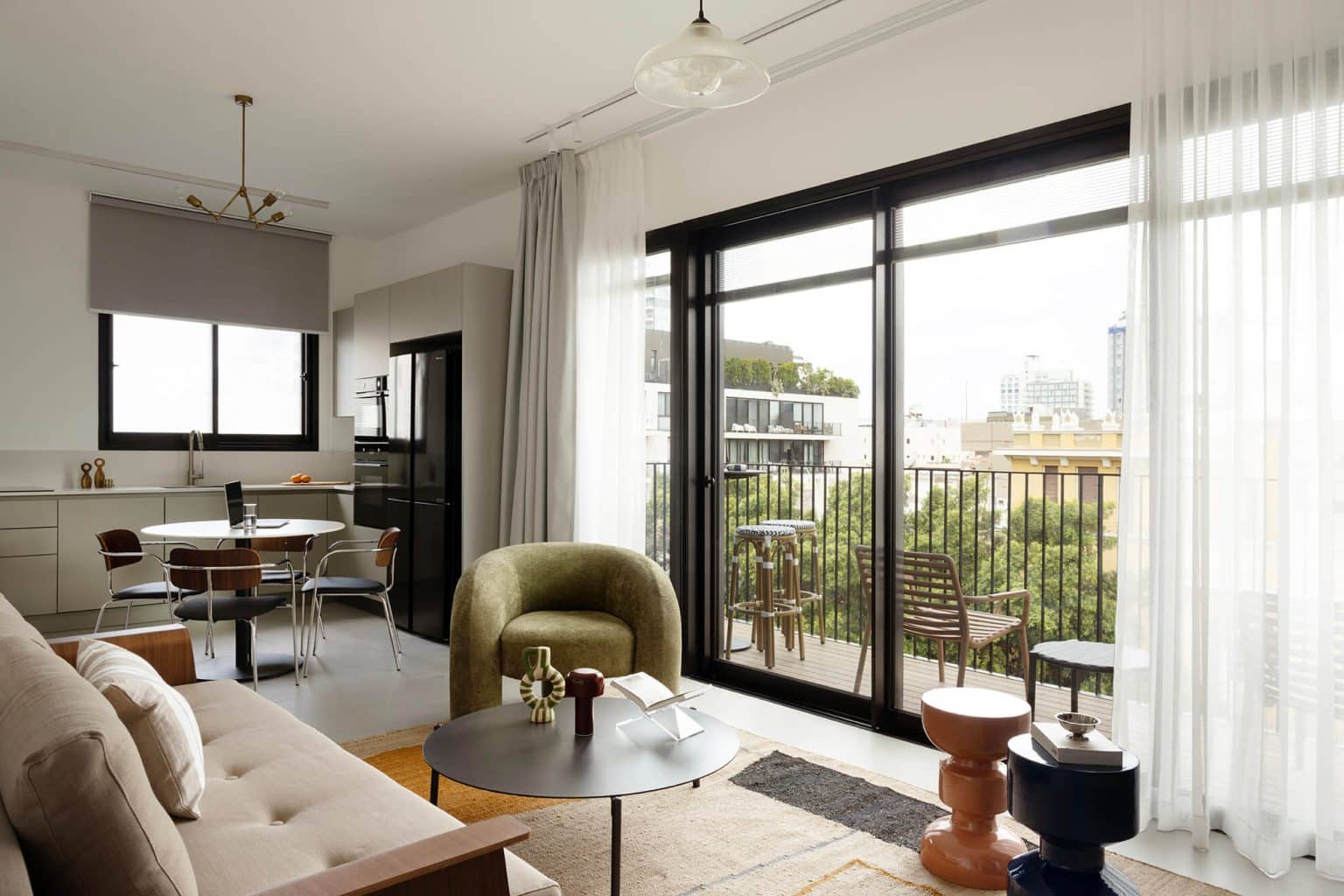 Modern two-bedroom apartment with a sea view on Allenby Street, Tel Aviv